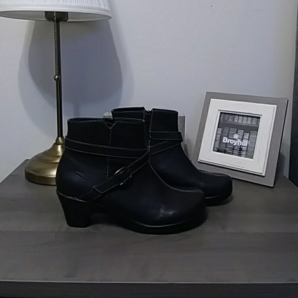 Black ankle booties with white stitching